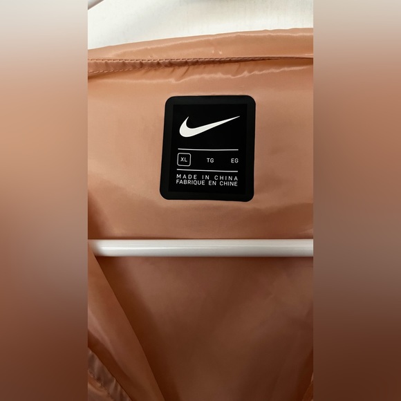 NWOT Women's Nike Tech Pack Lightweight Running Rain Jacket - Picture 5 of 6